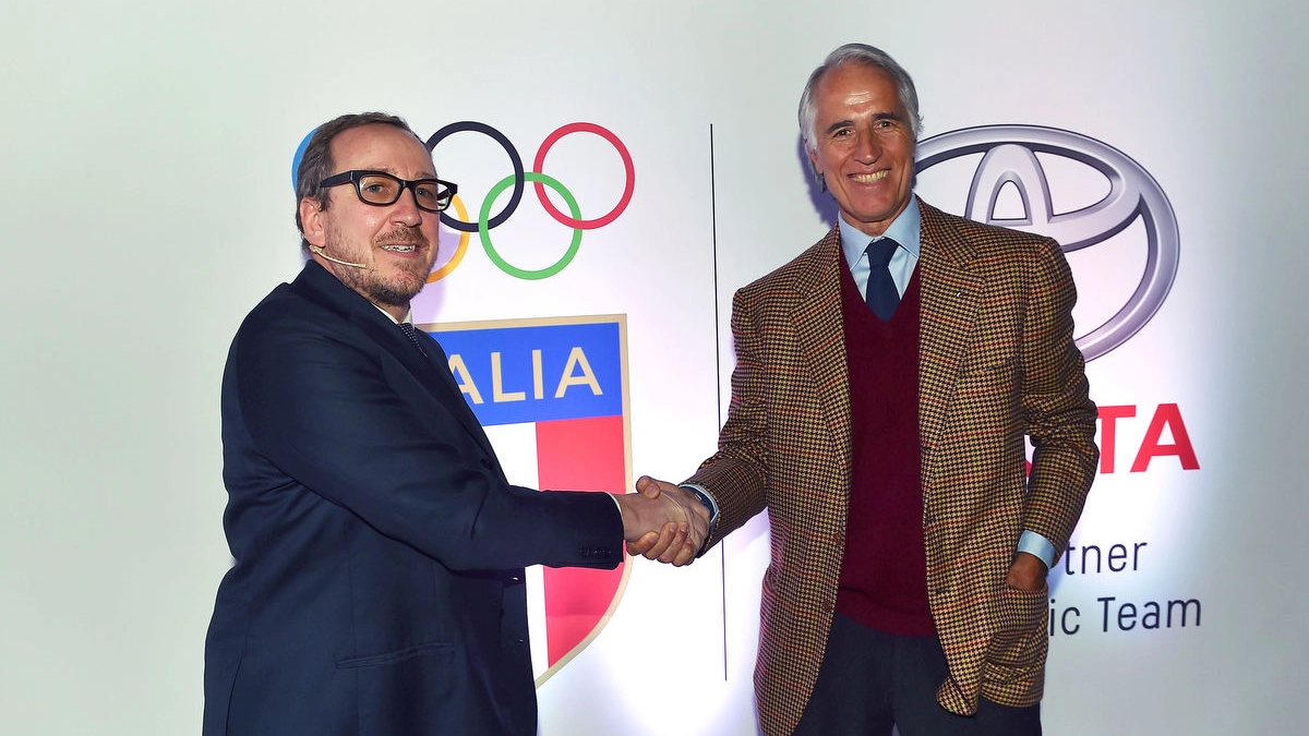 Andrea Carlucci (a sinistra), ad Toyota Italia, e Giovanni Malagò, presidente Coni