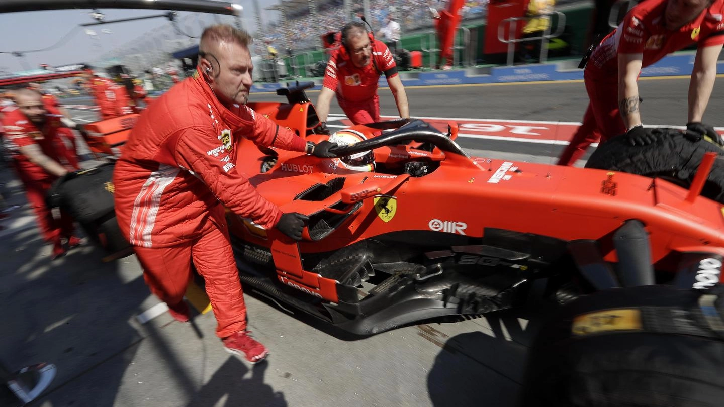 Vettel durante le qualifiche del Gp d'Australia (Ansa)