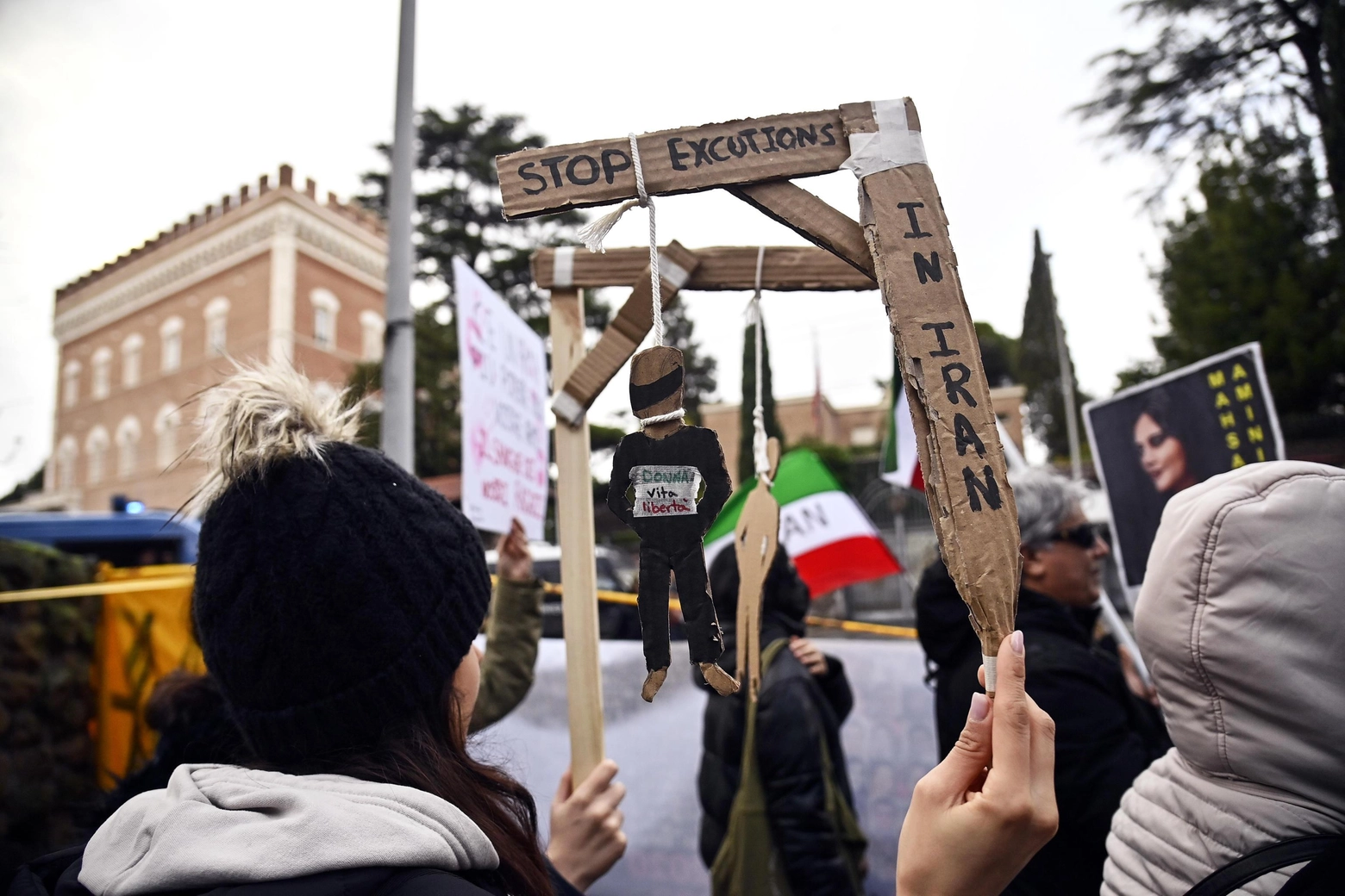Roma, manifestanti contro le condanne a morte in Iran