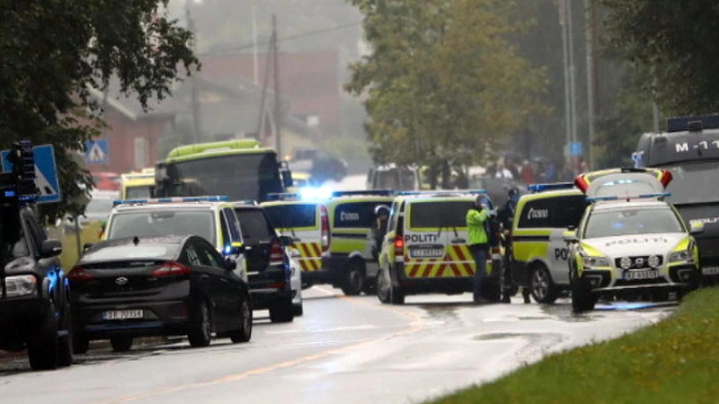 Sparatoria in moshce a Oslo: la polizia norvegese interviene in forze (Ansa)