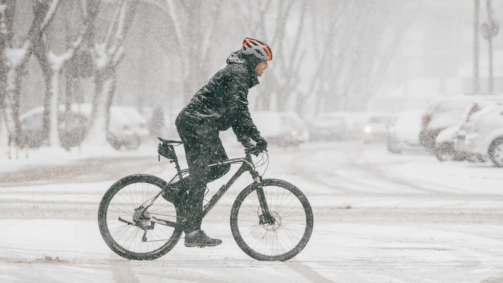 Come andare in bici in inverno evitando i rischi