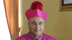 Il vescovo di Caserta Giovanni D'Alise (sito diocesi di Caserta)