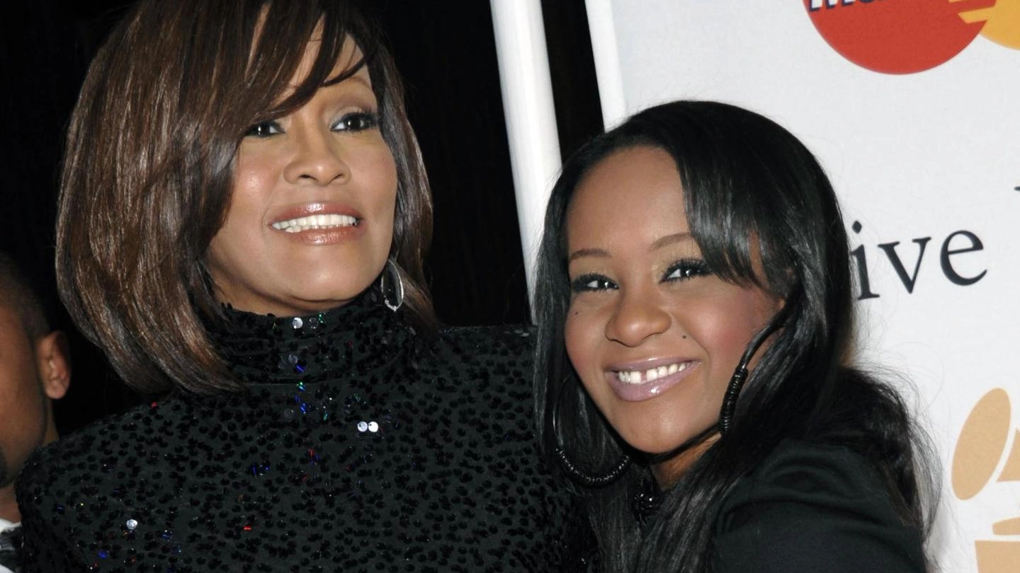 Whitney Houston con la figlia Bobbi Kristina Brown nel 2011 (Ansa)