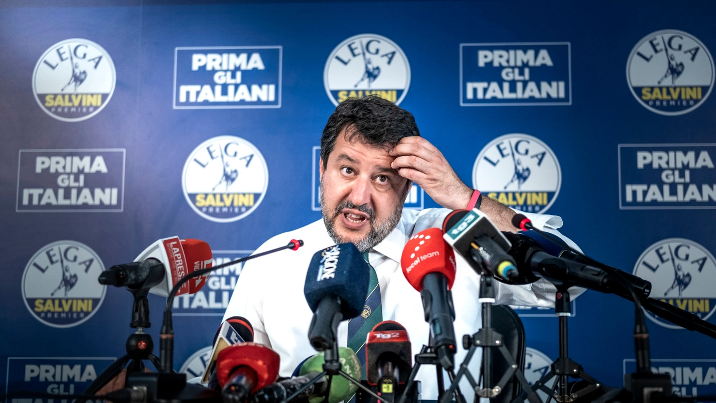 Matteo Salvini in conferenza stampa (ImagoE)