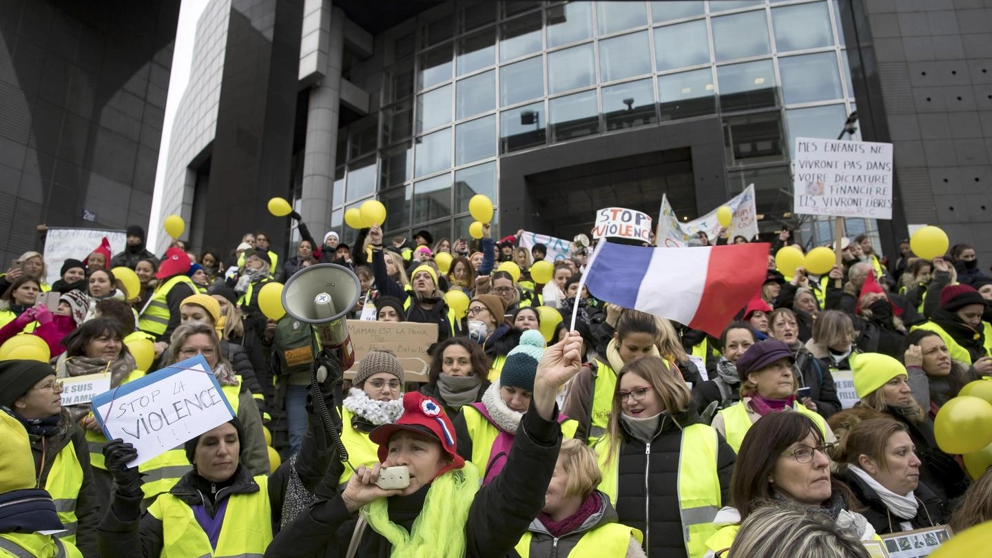 Le proteste dei gilet gialli in Francia non accennano a finire (Ansa)