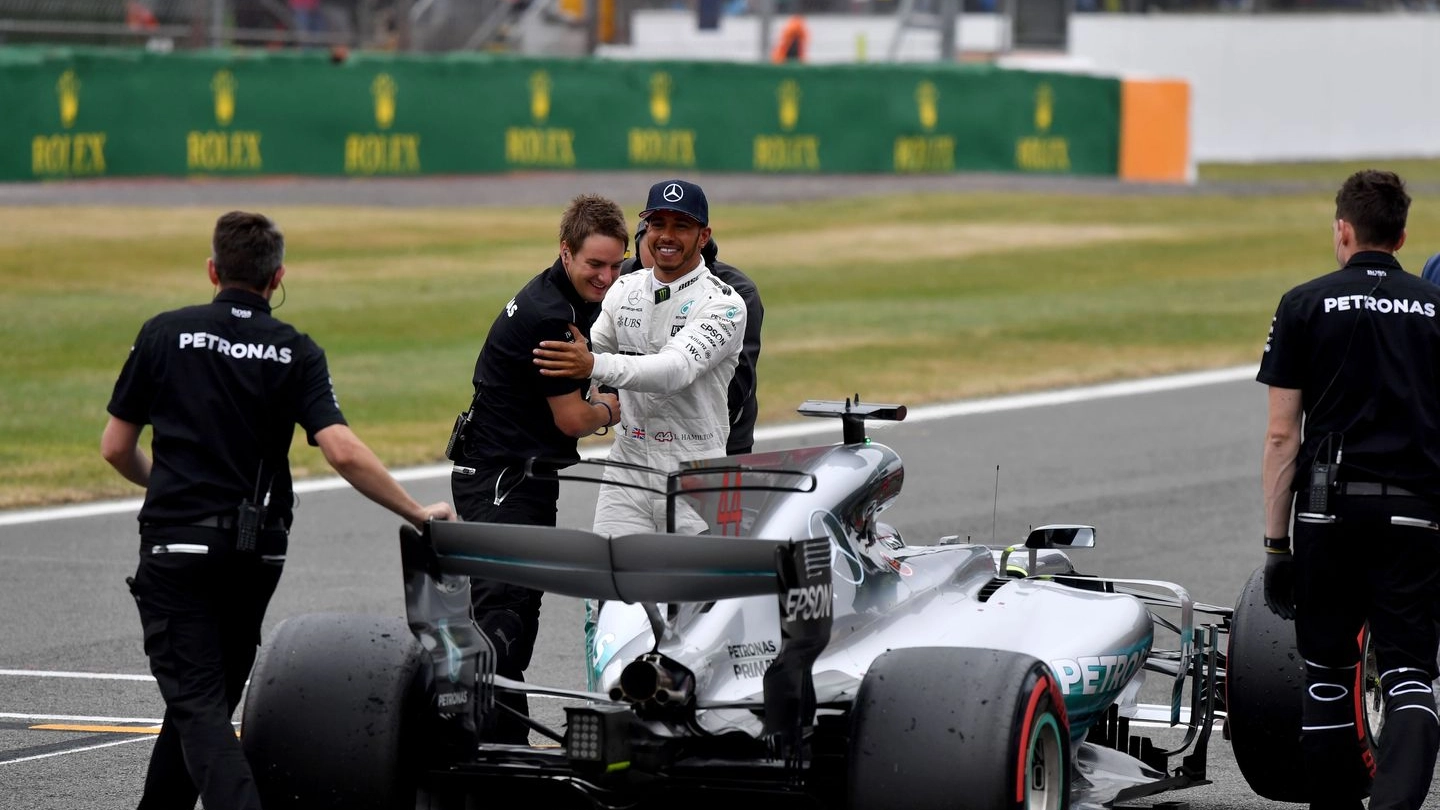 Lewis Hamilton in azione a Silverstone (Afp)