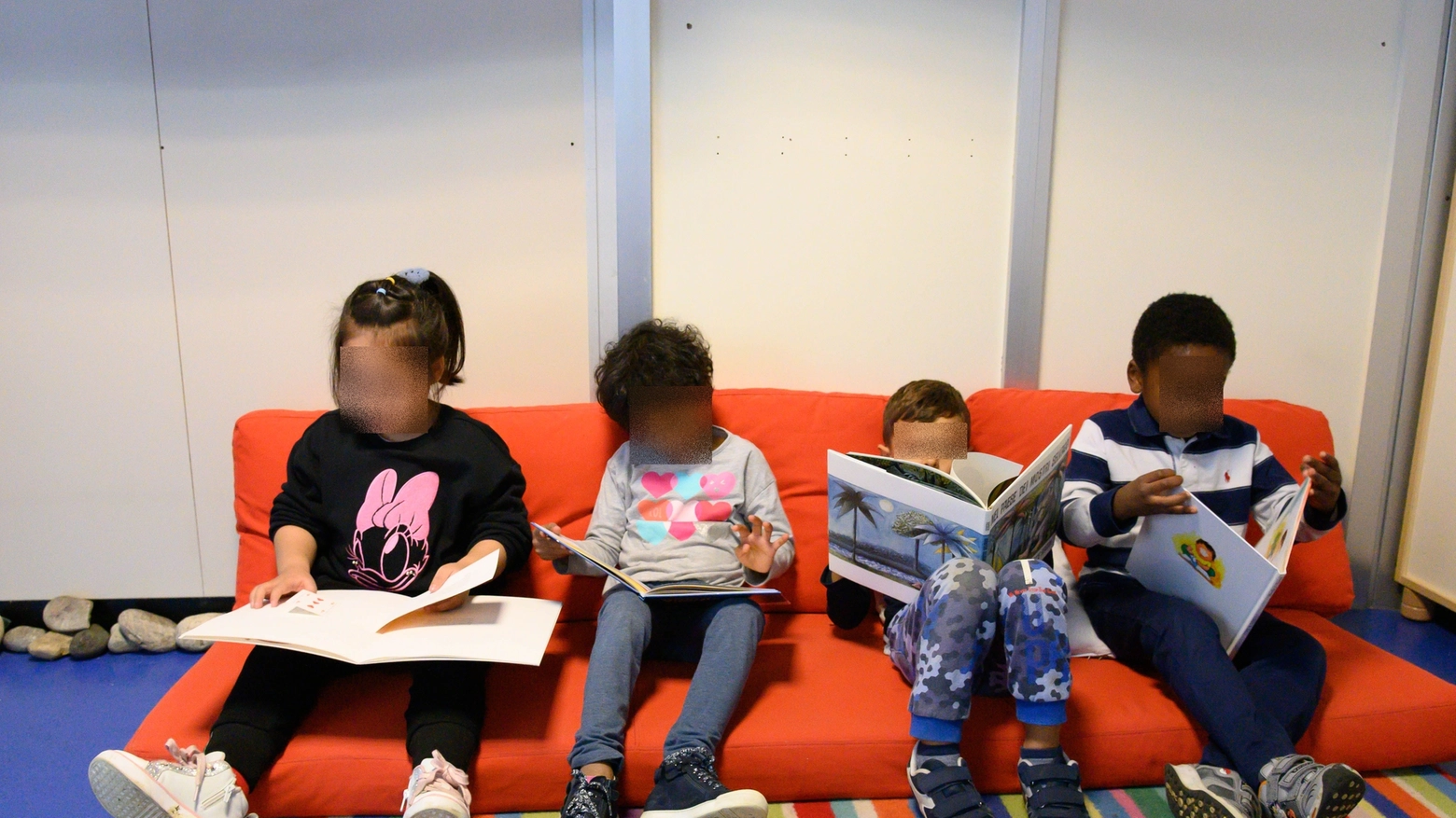 Bambini e lettura, scuola, minori: foto generica (Newpress)