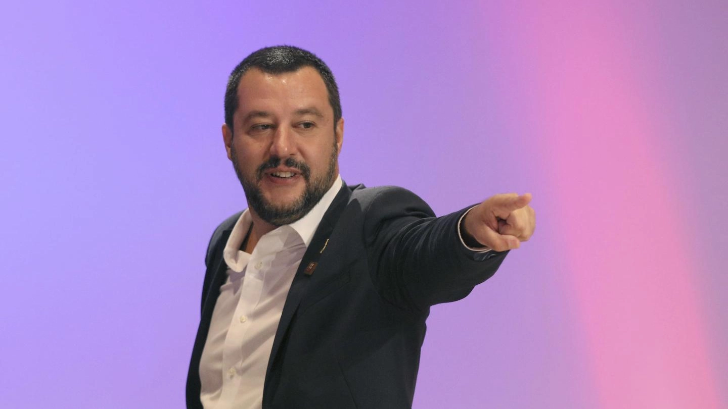 Il leader leghista, ministro e vicepremier Matteo Salvini (Ansa)