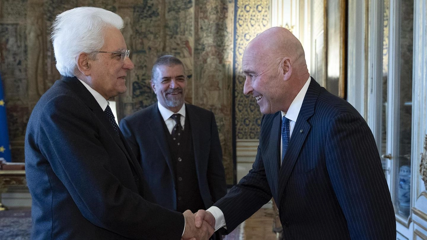Mattarella con Andrea Riffeser Monti, presidente della Fieg (Ansa)