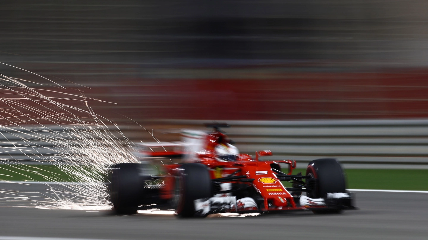 Sebastian Vettel sulla pista di Sakhir (LaPresse)