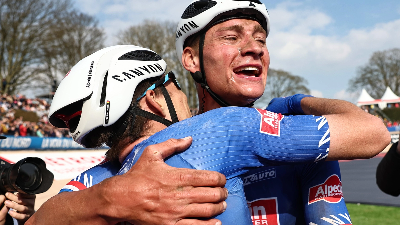 Mathieu Van der Poel ha trionfato nella Parigi-Roubaix
