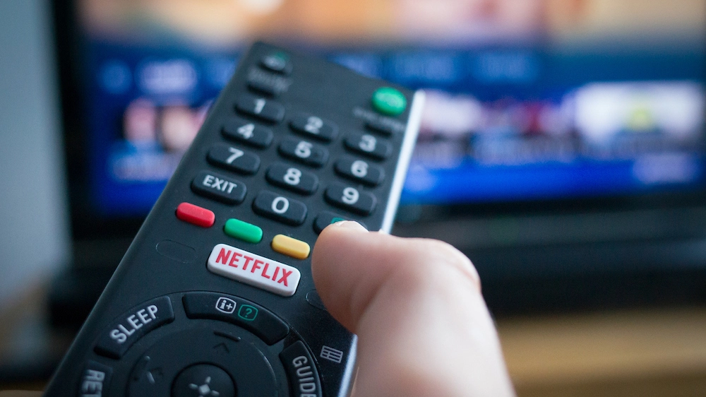 Telecomando smart TV con tasto Netflix