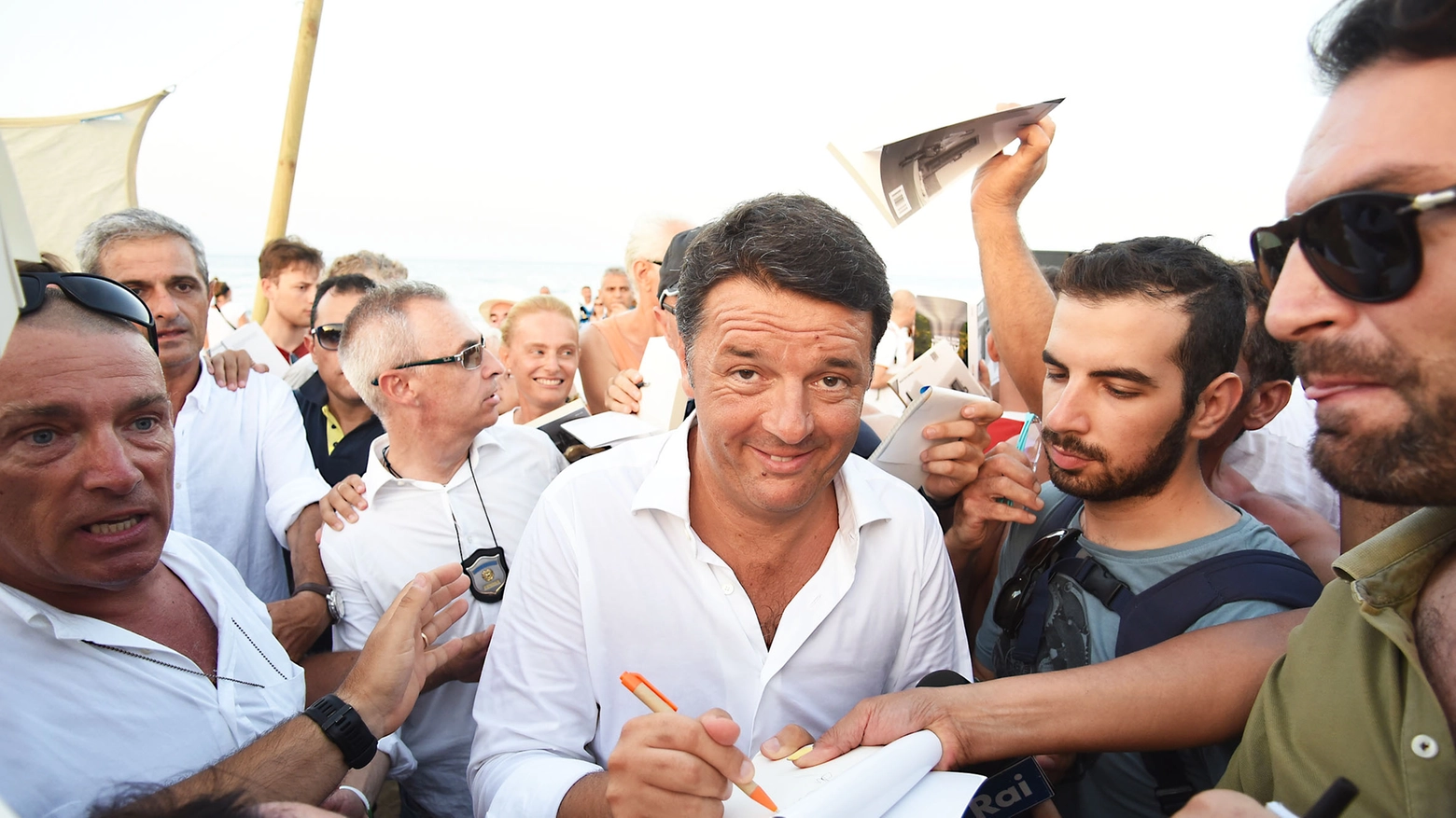 Renzi presenta il suo libro 'Avanti' a Rimini