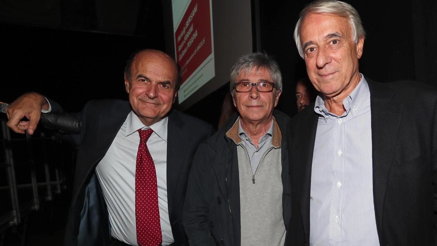 Pier Luigi Bersani, Vasco Errani e Giuliano Pisapia (Ansa)