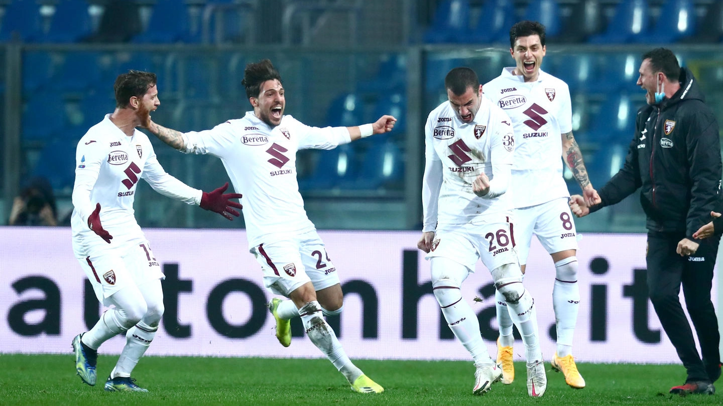 Atalanta-Torino, l'esultanza di Bonazzoli dopo il gol del 3-3
