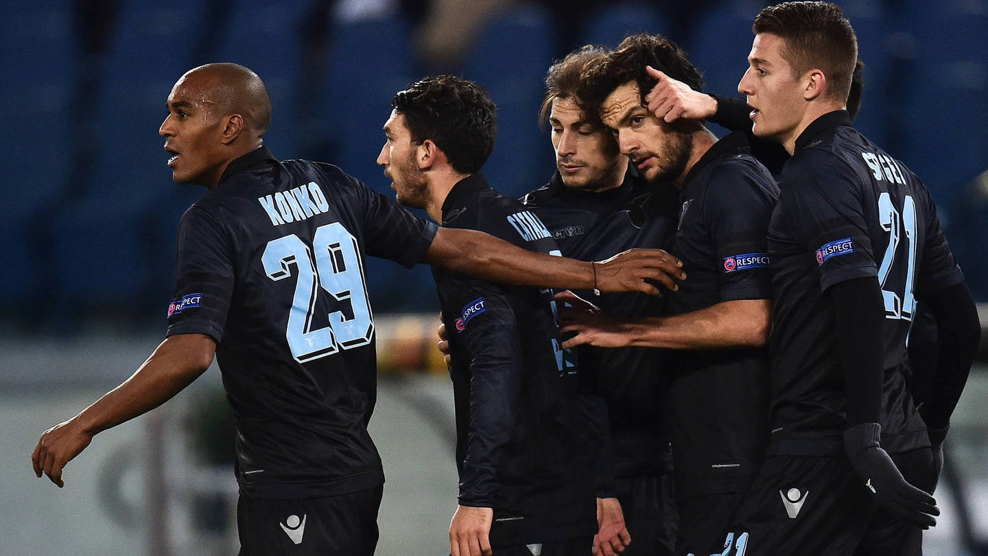 Lazio-Dnipro 3-1, Parolo esulta dopo il gol (Olycom)