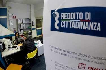 Reddito cittadinanza, dopo Napoli è Roma a perdere più sussidi: oltre 12mila sms di sospensione inviati nella Capitale, a Bolzano solo 29