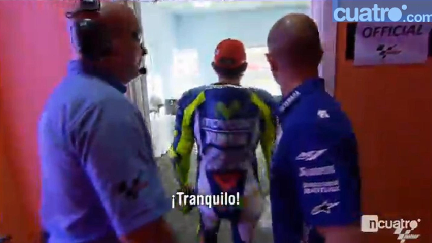 Nel video Rossi entra alla Direzione corse e incontra Marquez (Ansa)