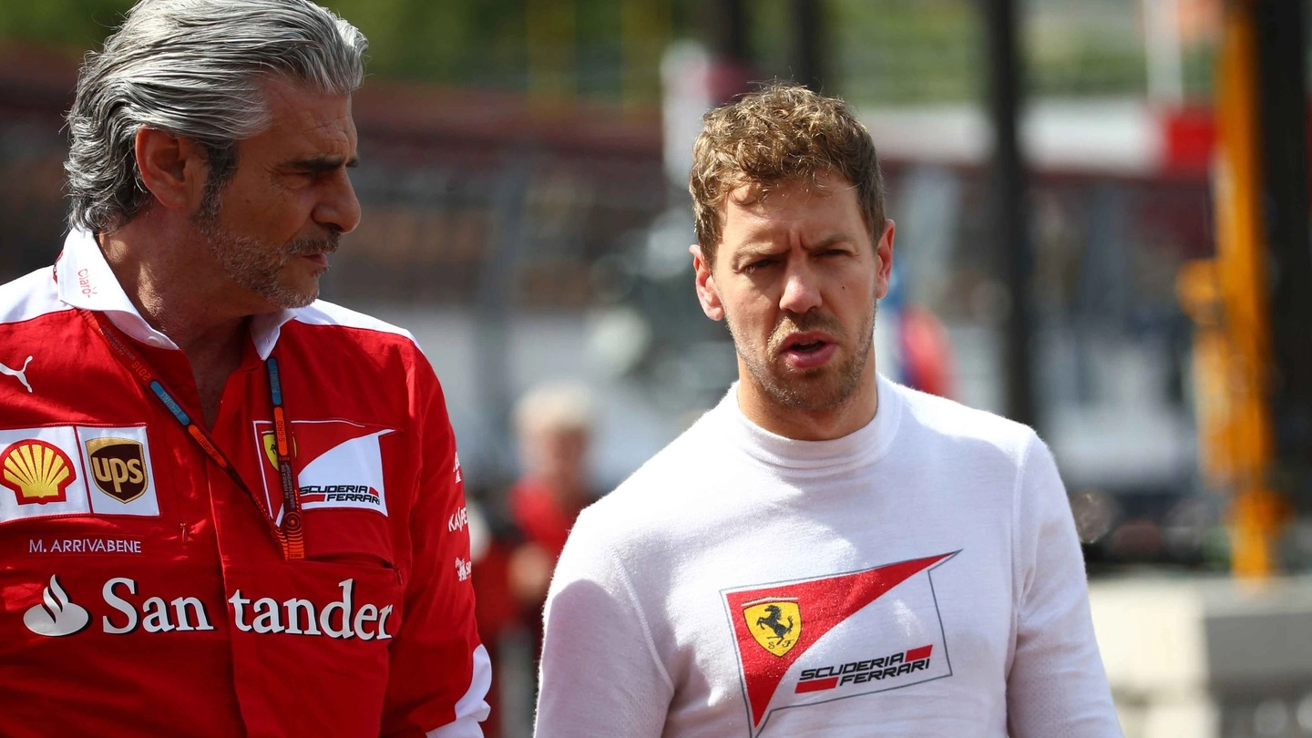 Vettel discute col team principal Arrivabene (LaPresse)