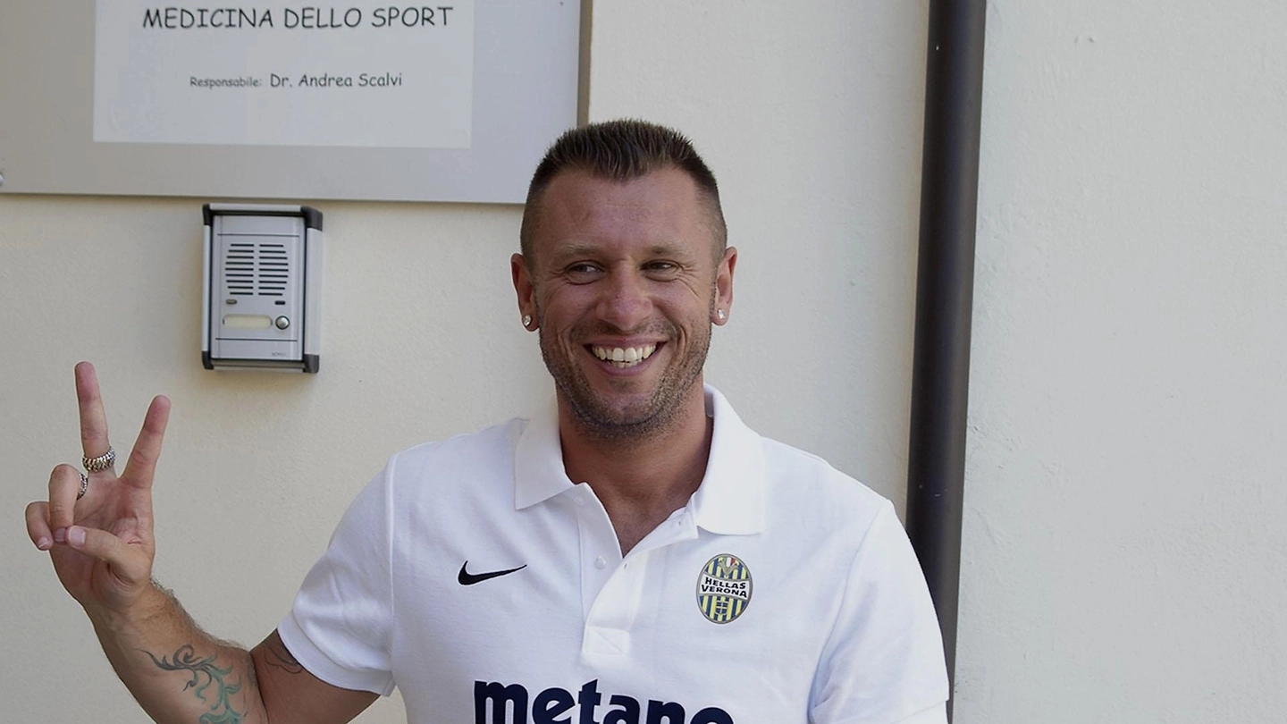 Antonio Cassano annuncia il ritiro, poi ci ripensa: resto a Verona (Ansa)