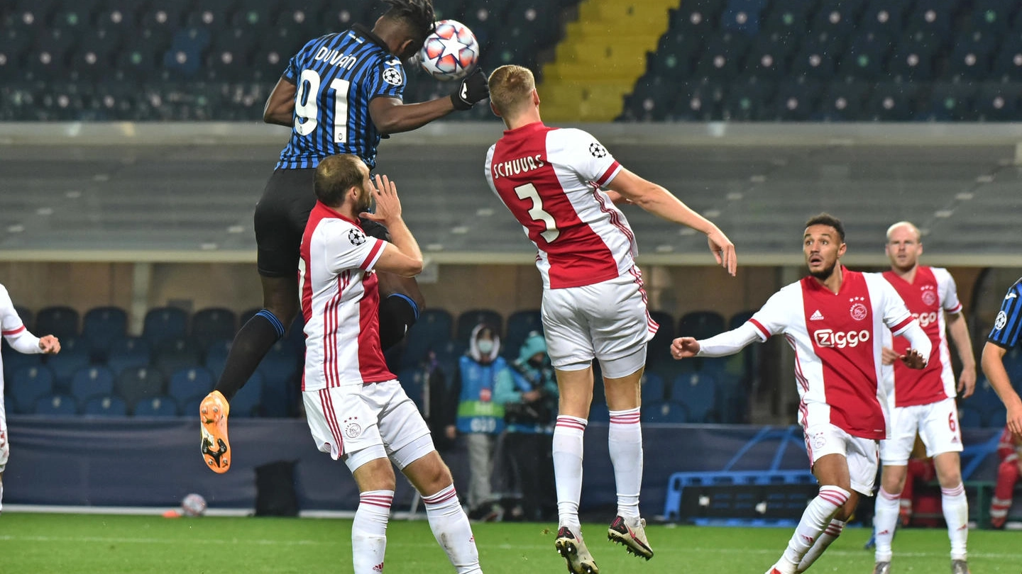 Atalanta-Ajax, il primo gol segnato da Duvan Zapata (Ansa)