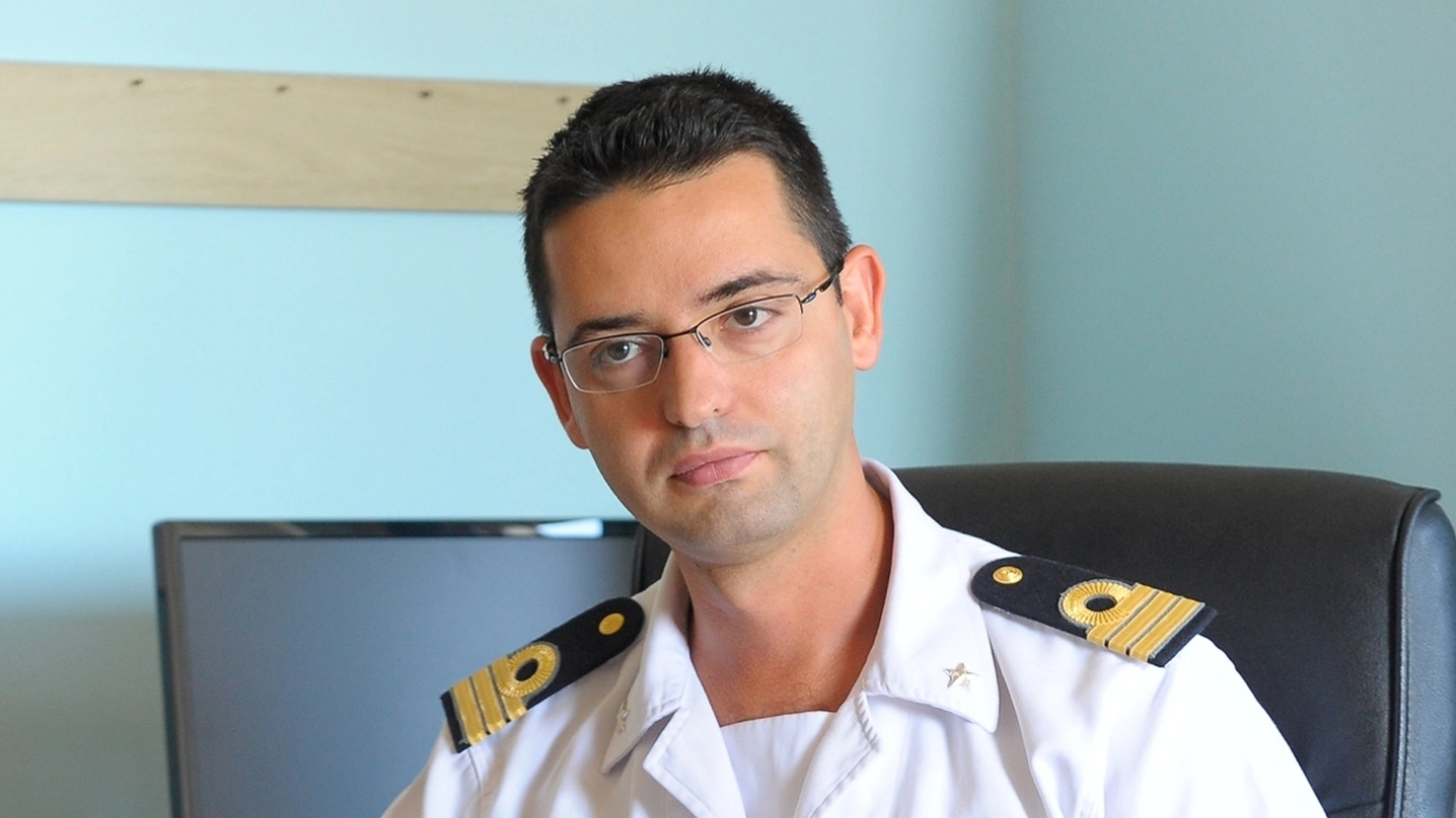 Fabrizio Saverio Strusi, comandante del Circomare di Porto San Giorgio (foto Zeppilli)