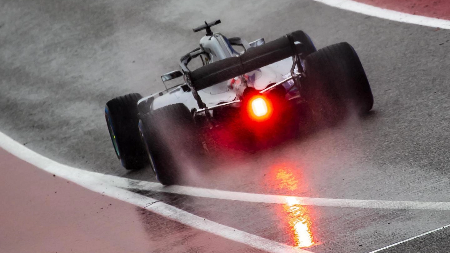 Lewis Hamilton a Austin, pista bagnata nelle prime libere (Ansa)