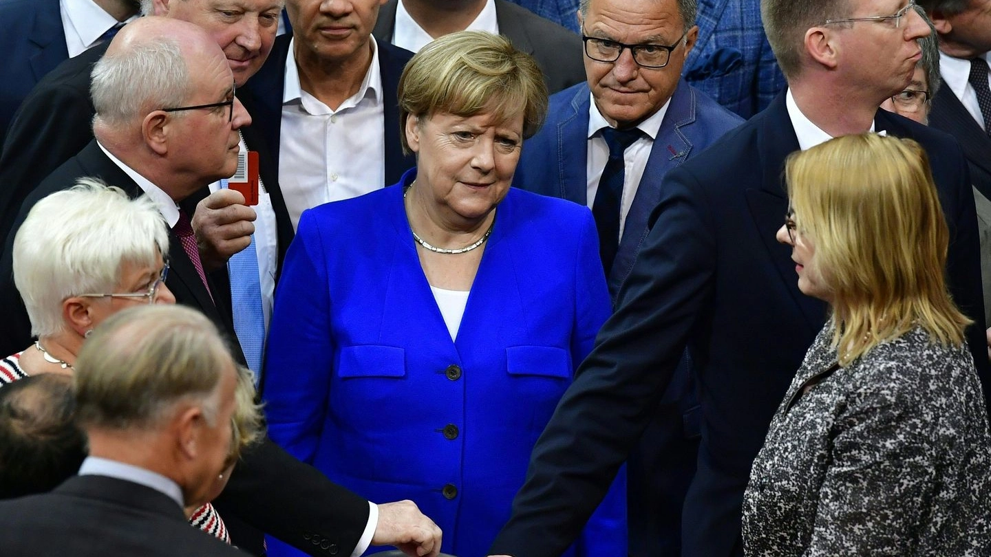 Angela Merkel al Bundestag durante il voto per il matrimonio gay (Afp)
