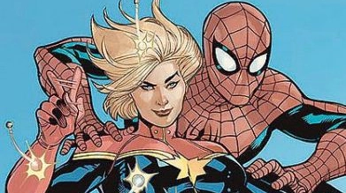 Captain Marvel abbracciata a Spiderman