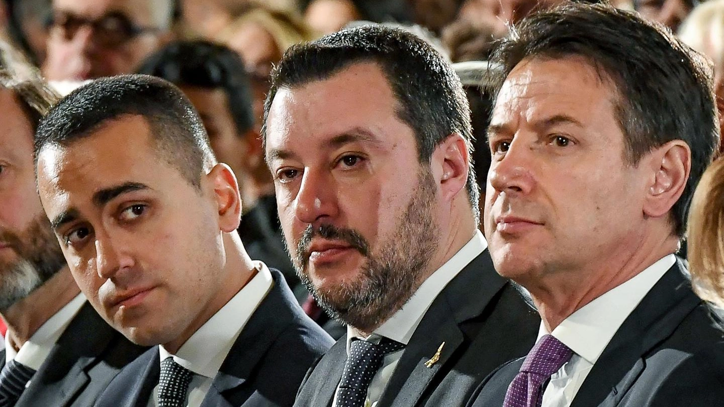 Luigi Di Maio e Matteo Salvini e il premier Giuseppe Conte (Ansa)