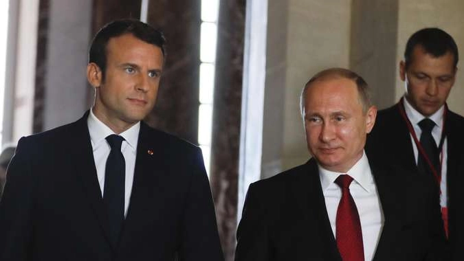 Macron vede Putin, 'dialogo e fermezza'