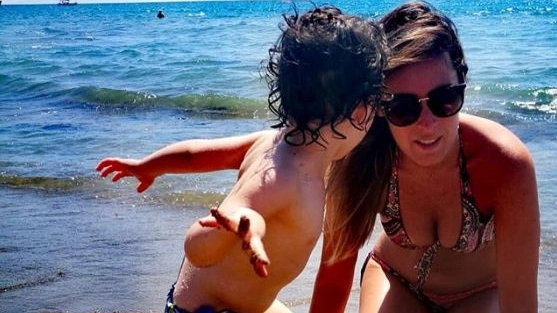Maria Elena Boschi al mare con la famiglia (Instagram)
