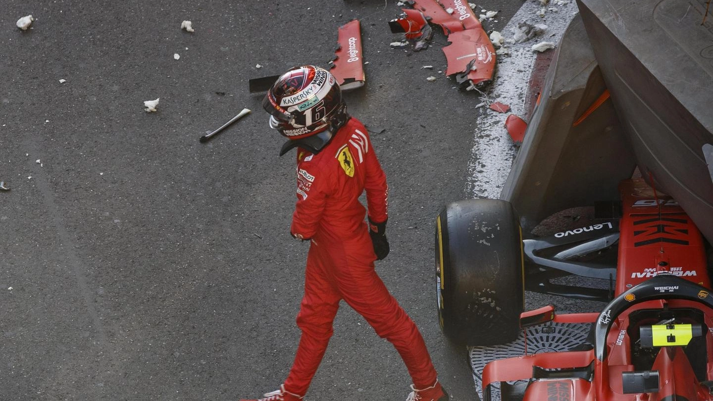 F1, l'incidente di Leclerc a Baku (foto Ansa)