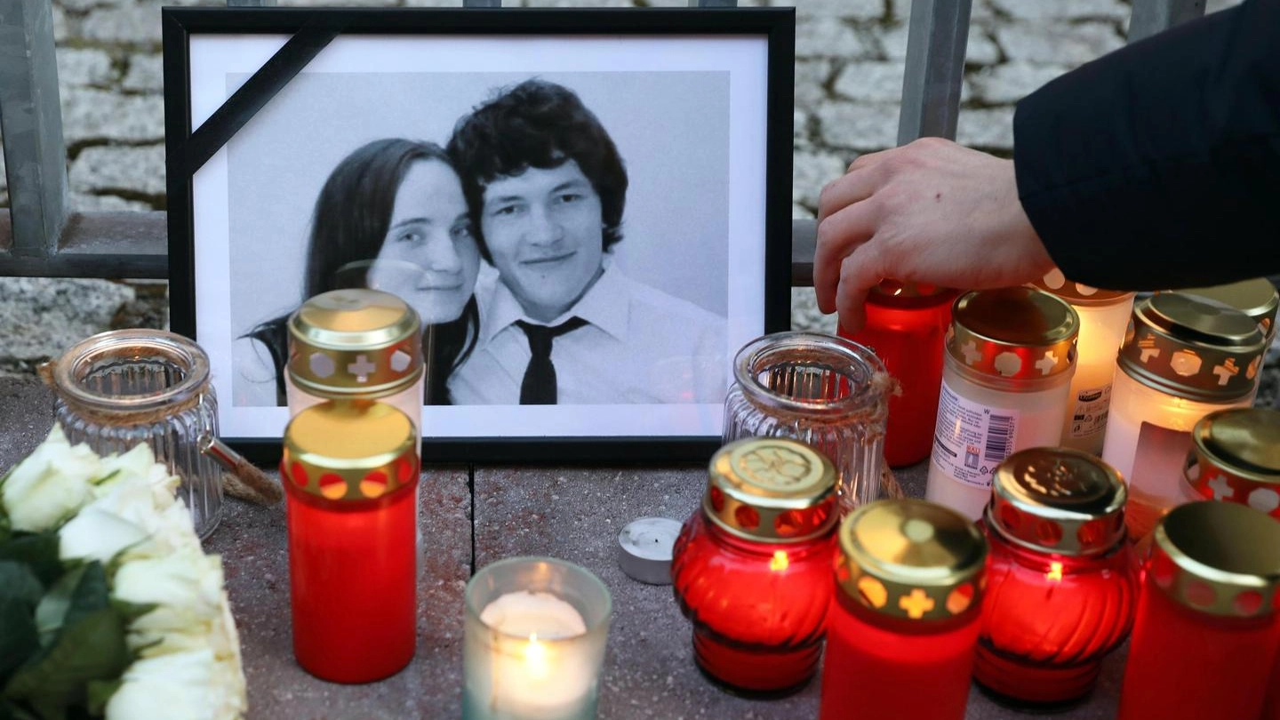Preghiere per il giornalista Jan Kuciak e la fidanzata Martina Kusnirova (Ansa)