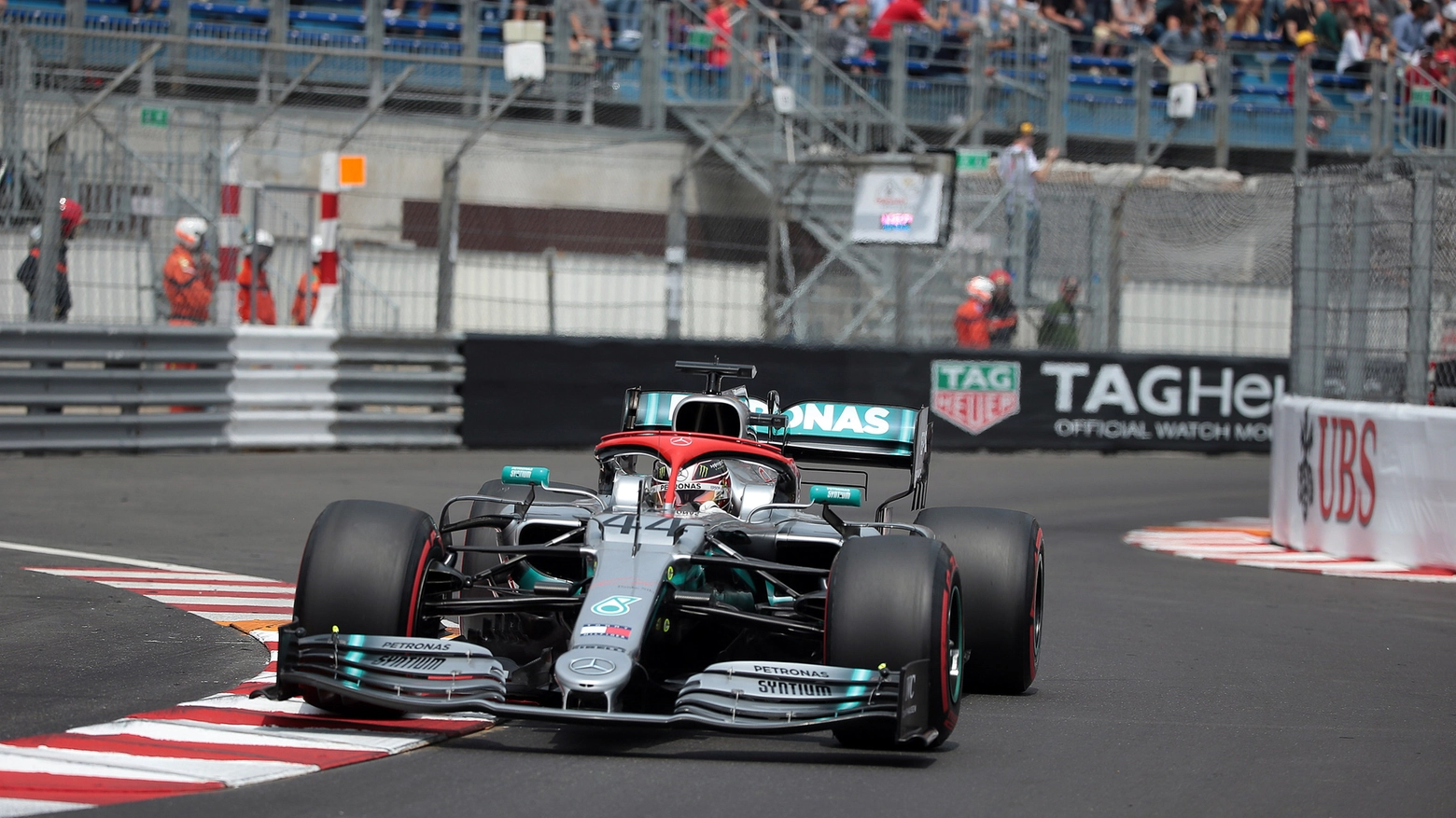 Lewis Hamilton, poleman nelle qualifiche di Monaco