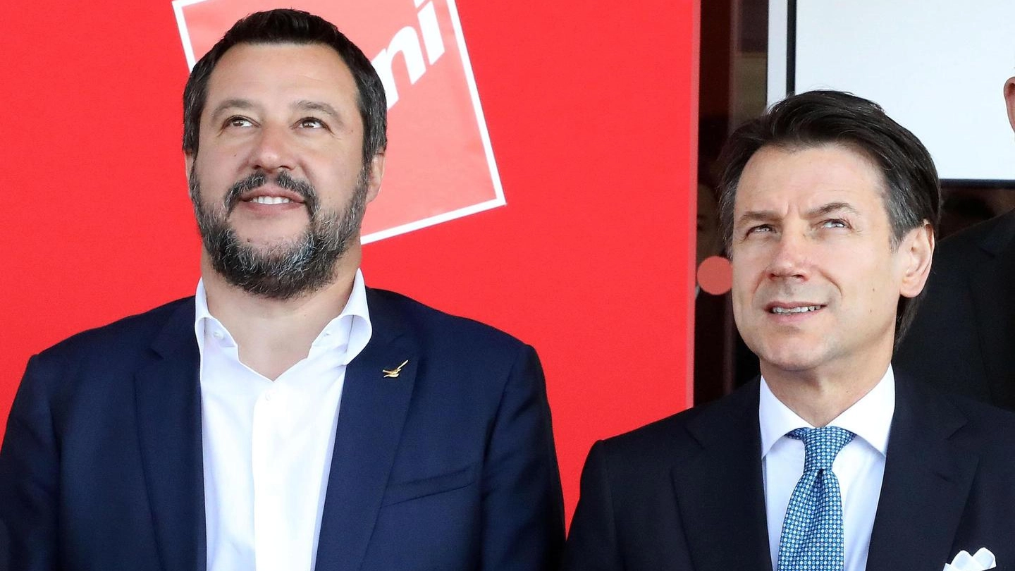 Il ministro dell'Interno e vicepremier Matteo Salvini e il premier Giuseppe Conte (Ansa)