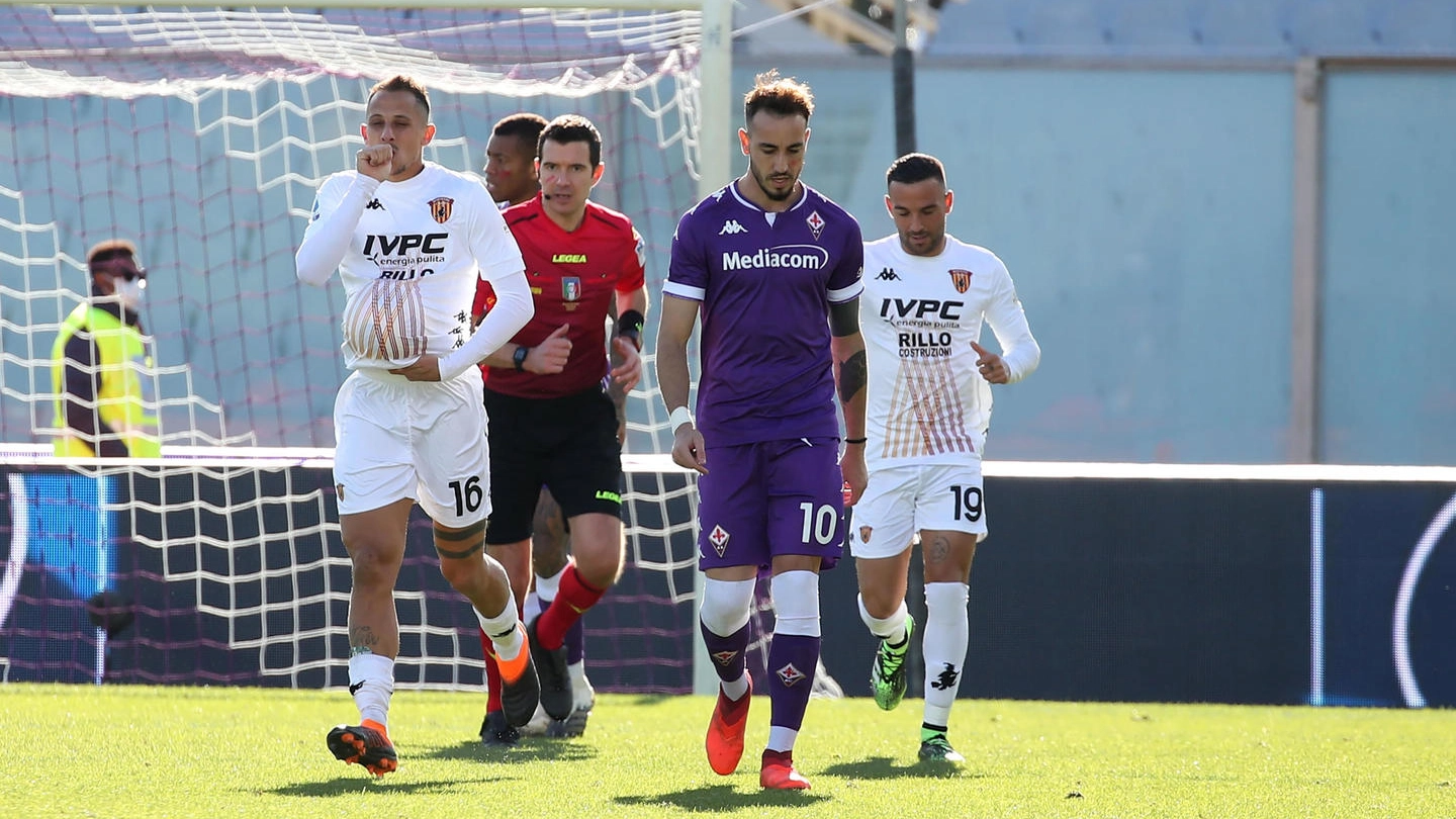 Riccardo Improta celebra il gol alla Fiorentina (Ansa)