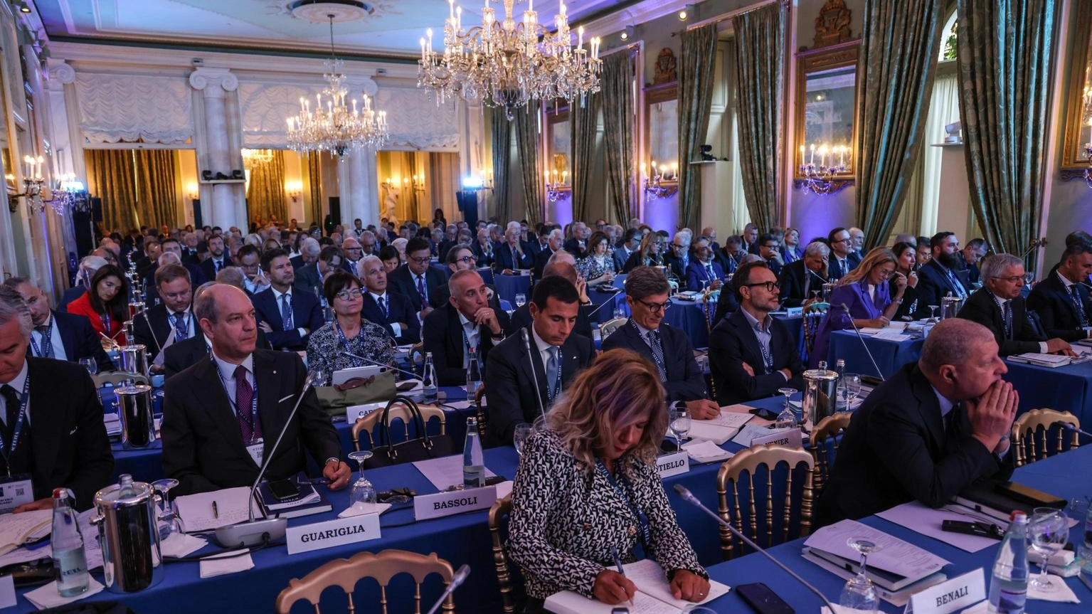 Cernobbio ascolta 12 ministri, Agenda Italia chiude il Forum