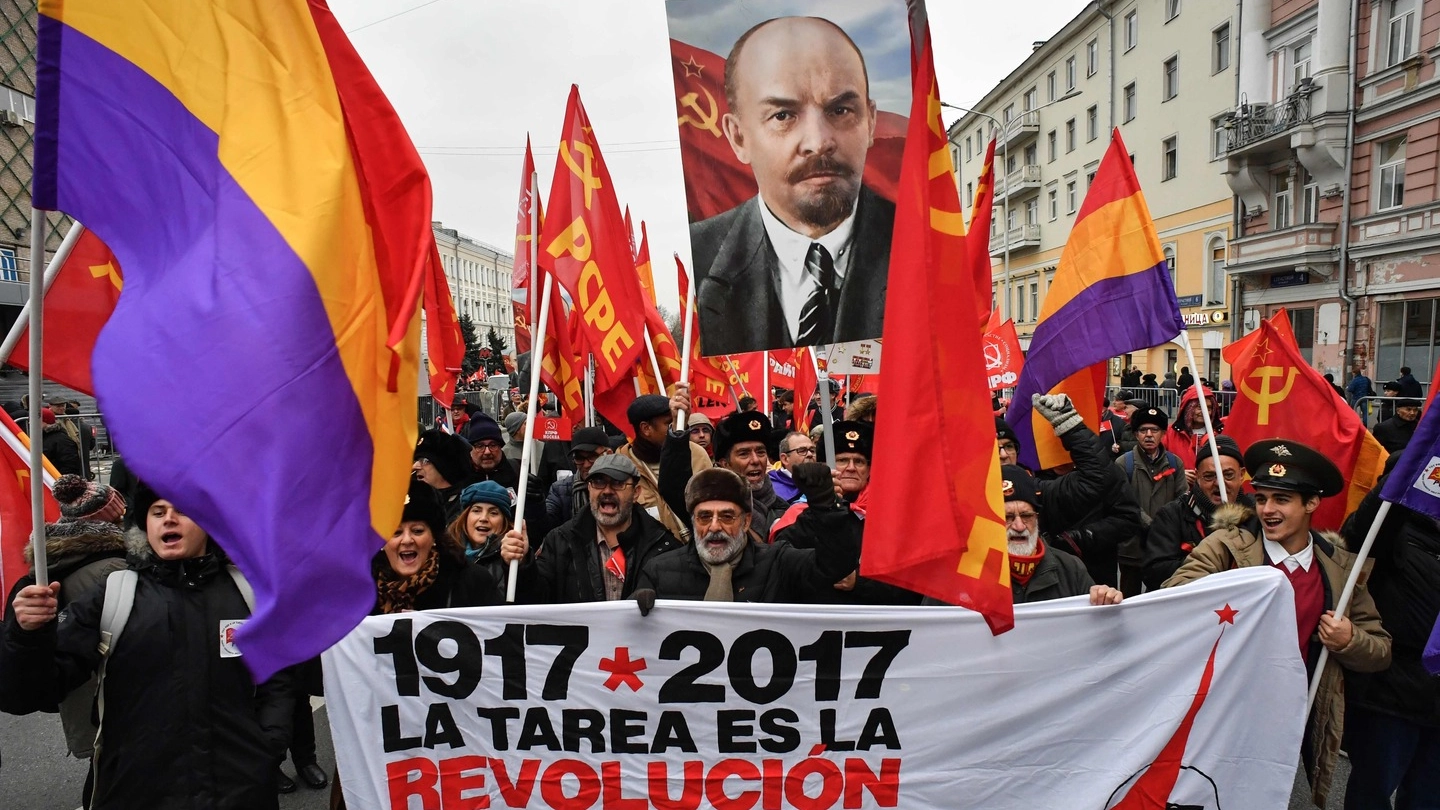 Manifestazione per i 100 anni della Rivoluzione d'ottobre a Mosca (Afp)