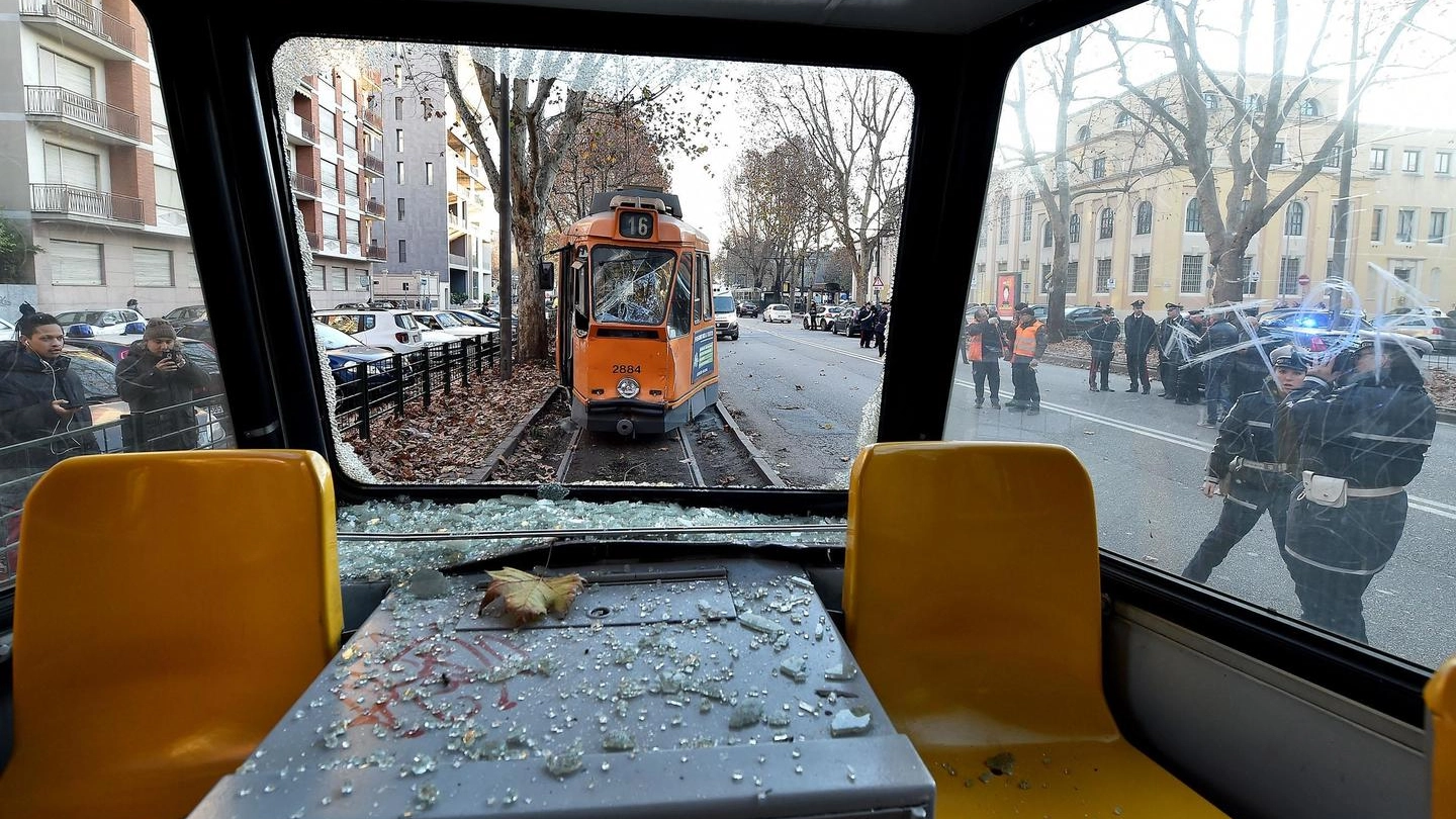 Due tram si tamponano a Torino: 14 feriti (Ansa)