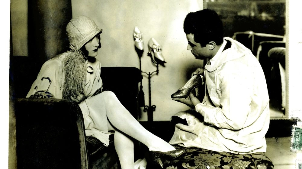 Joan Crawford nell’Hollywood Boot Shop con Salvatore Ferragamo