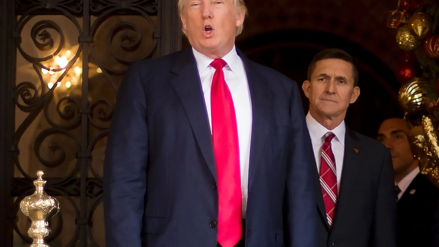 Il presidente Donald Trump e il consigliere per la sicurezza Michael Flynn (Afp)