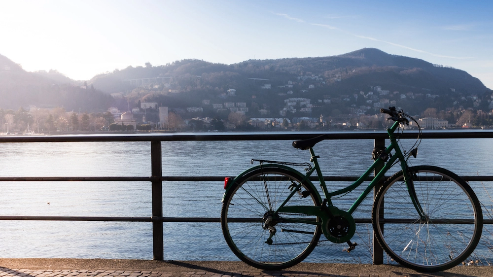 Un tratto panoramico del percorso in bici da Como a Lecco