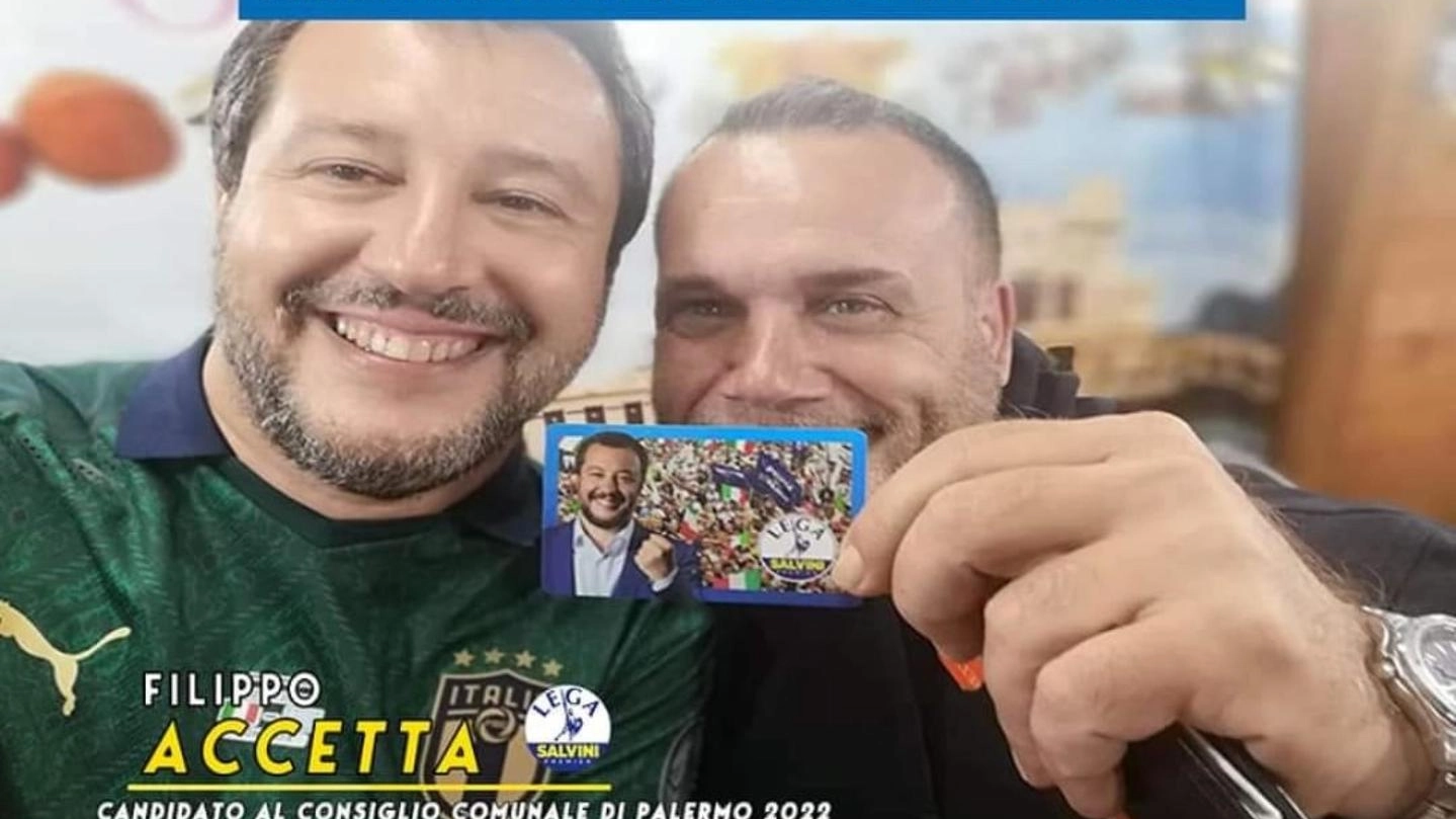 Una locandina elettorale di Filippo Accetta con il leader della Lega Matteo Salvini