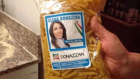 Pacchi di pasta con la foto di Elena  Donazzan