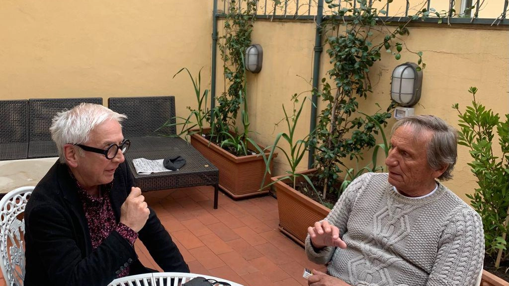 Giorgio Comaschi parla con Stefano Bonaga