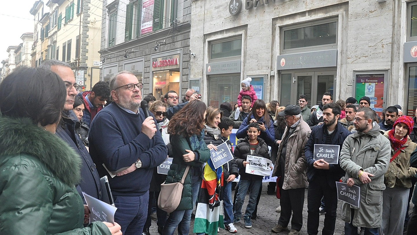 La manifestazione per la libertà di stampa in centro a Pontedera (Fotocronache Germogli)