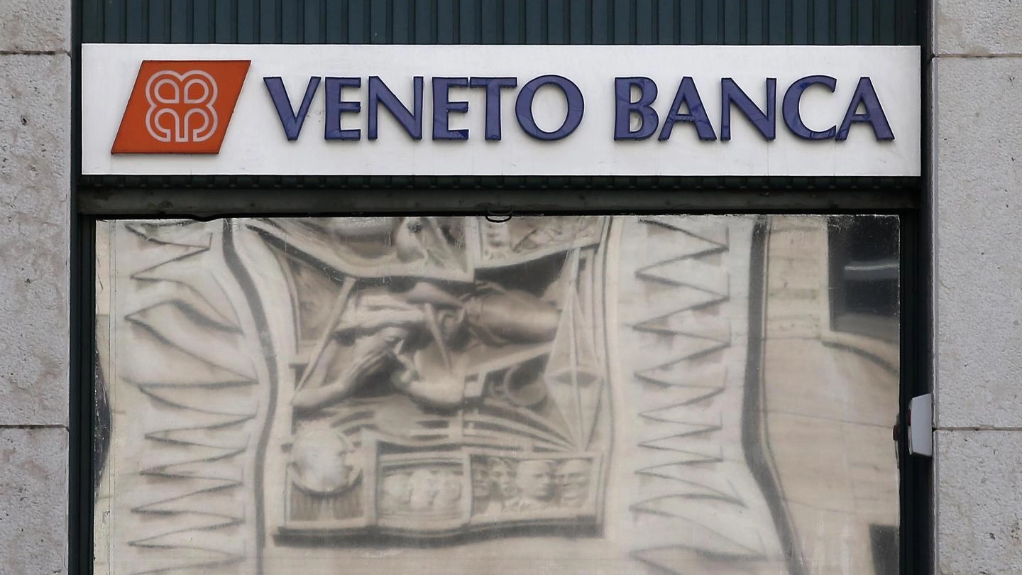Una filiale di Veneto Banca (Ansa)