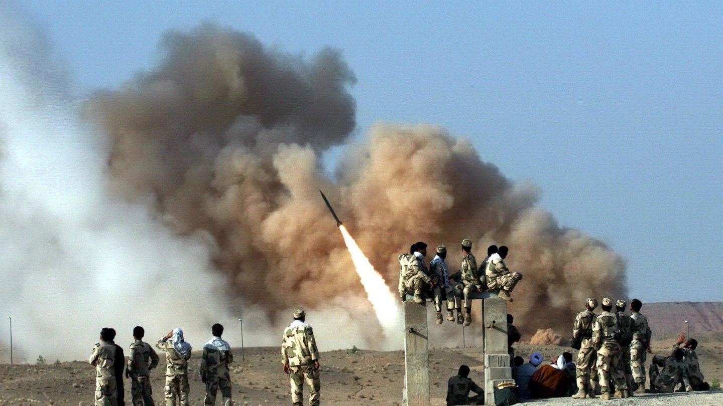 Un missile lanciato durante un'esercitazione in Iran (Ansa)