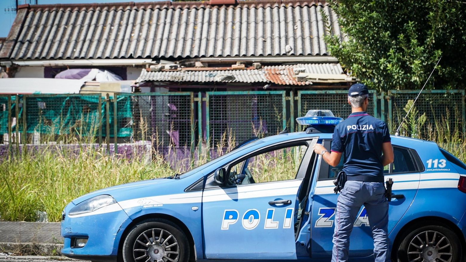 Napoli, informazioni in cambio di soldi: arrestati due poliziotti